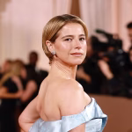 Jessie Buckley Golden Globes