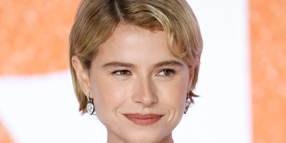 Jessie Buckley cats
