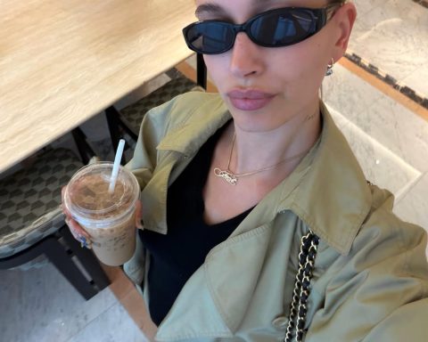 Hailey Bieber Seoul